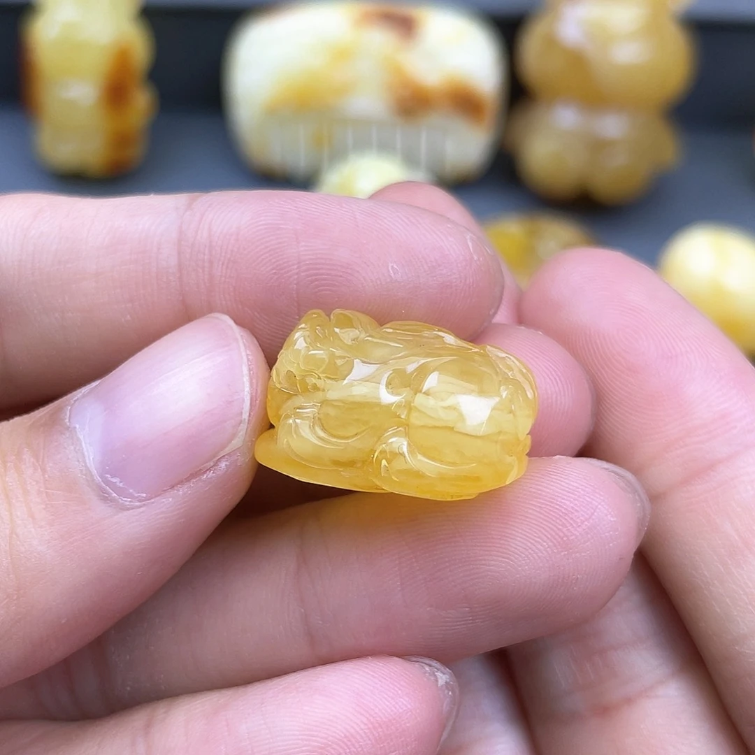 琥珀裸石未镶嵌蜜蜡