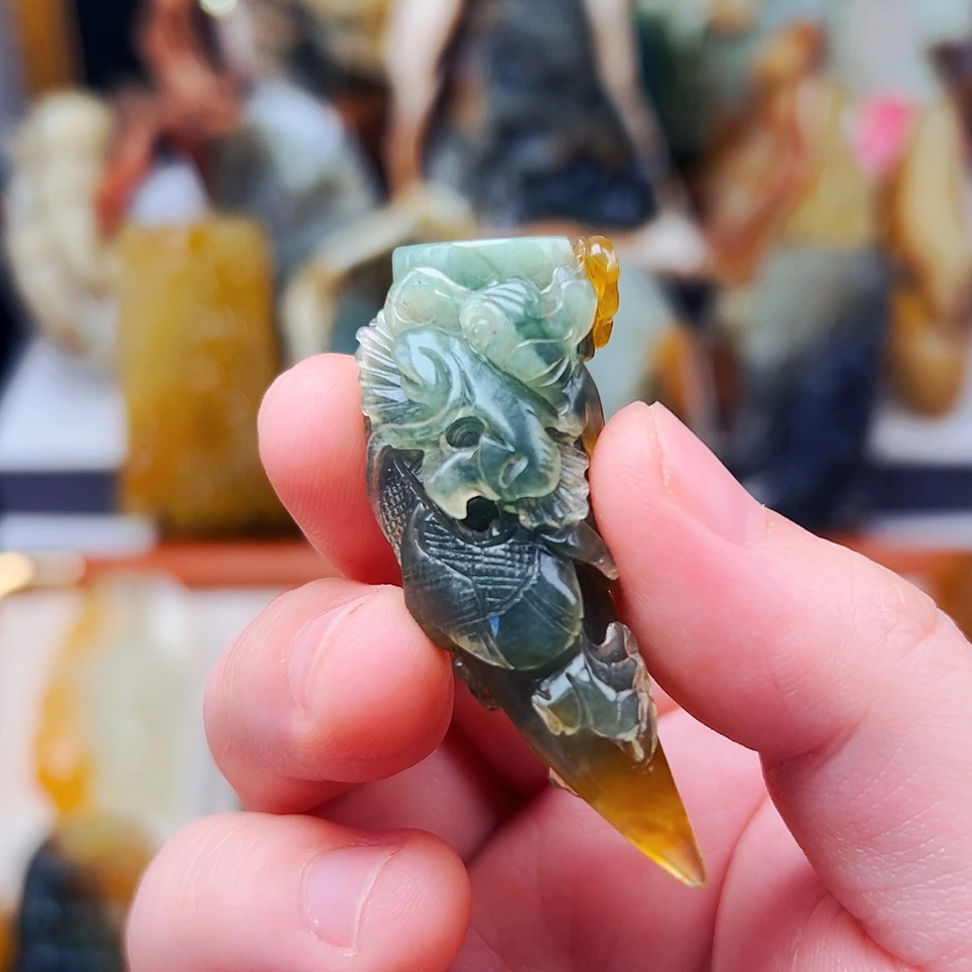 蛇纹石玉未镶嵌颈饰