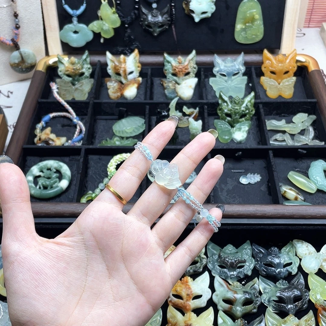 蛇纹石玉未镶嵌颈饰荷花手链