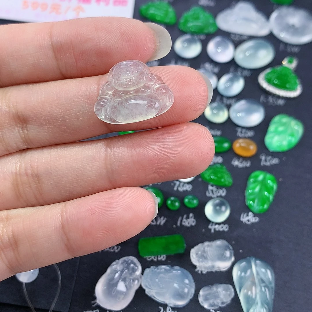 翡翠颈饰未镶嵌天然翡翠高冰佛