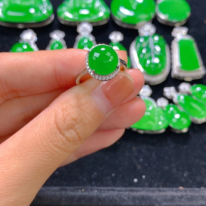 翡翠银S925镶嵌戒指一个