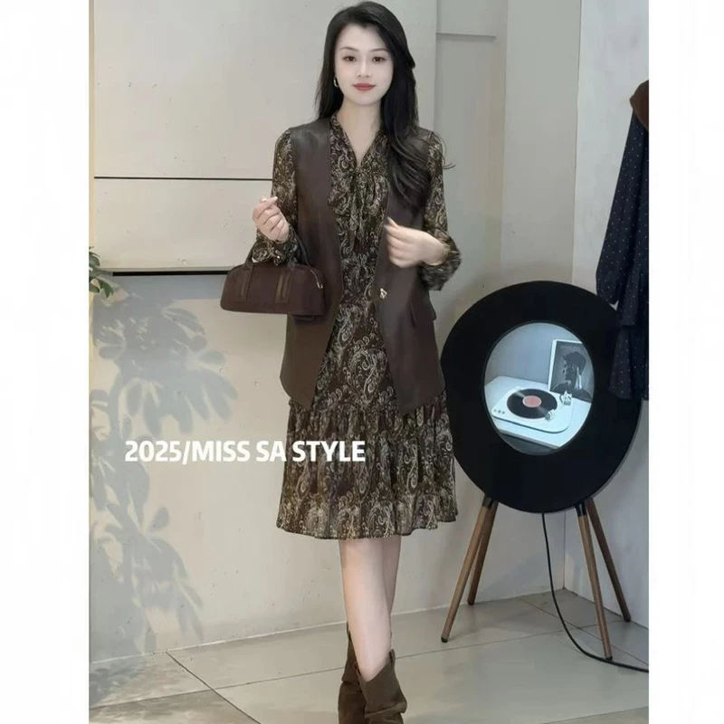 82038 腰果花 早秋新款法式轻奢百搭显瘦碎花A字连衣裙