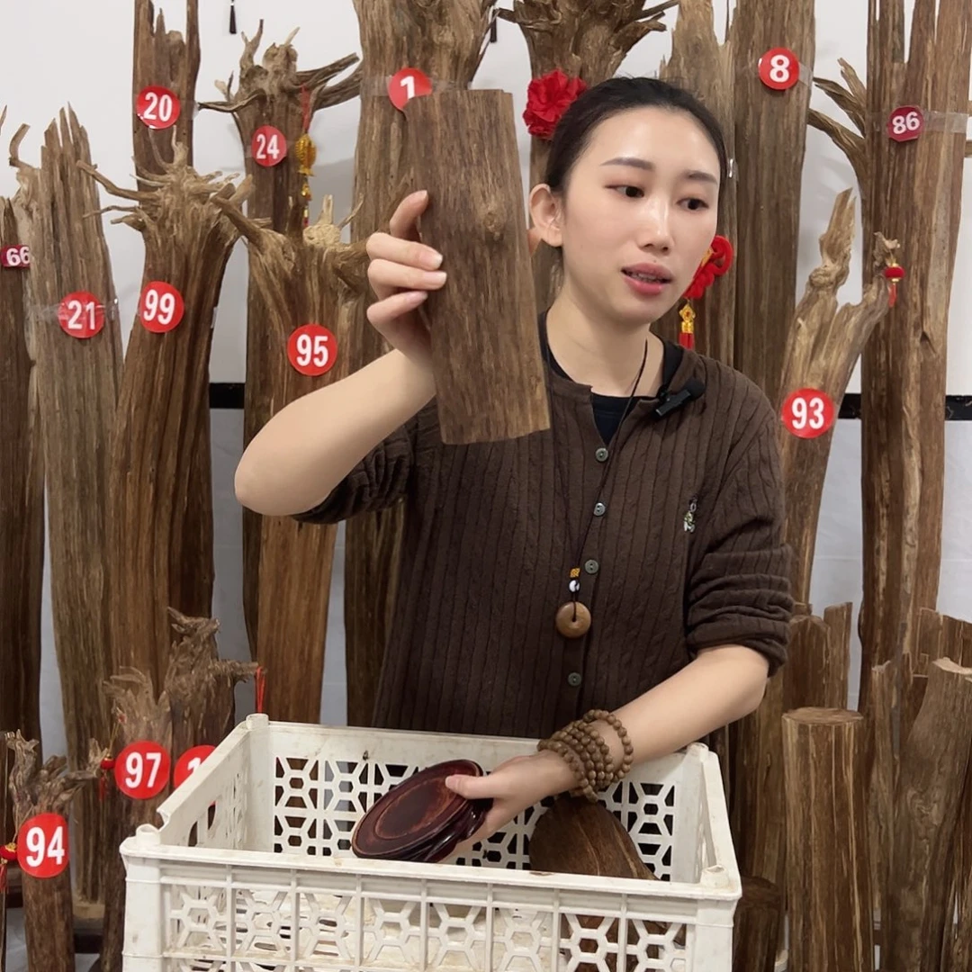 沉香碎屑沉香原材料