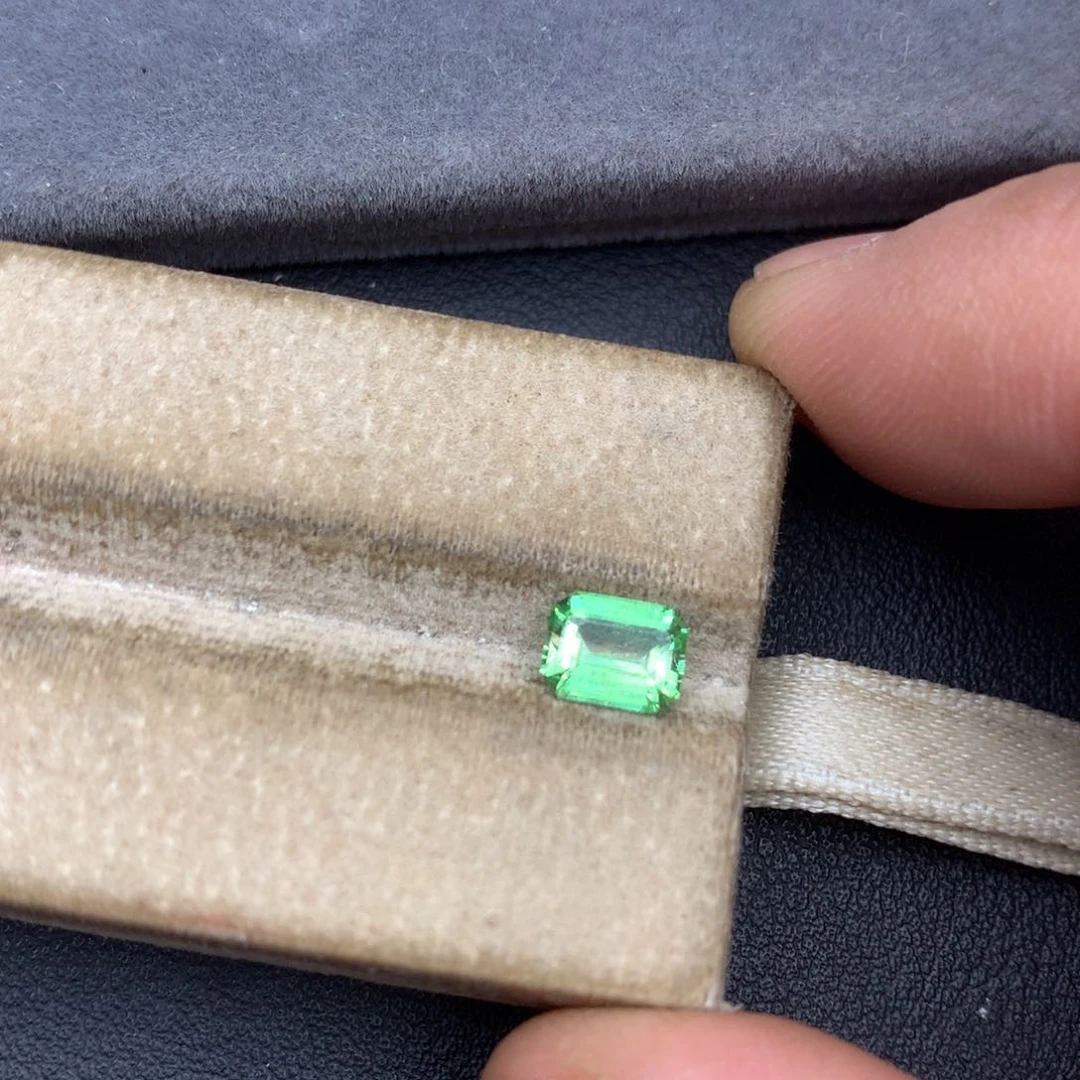 未镶嵌裸石石榴石1.04ct