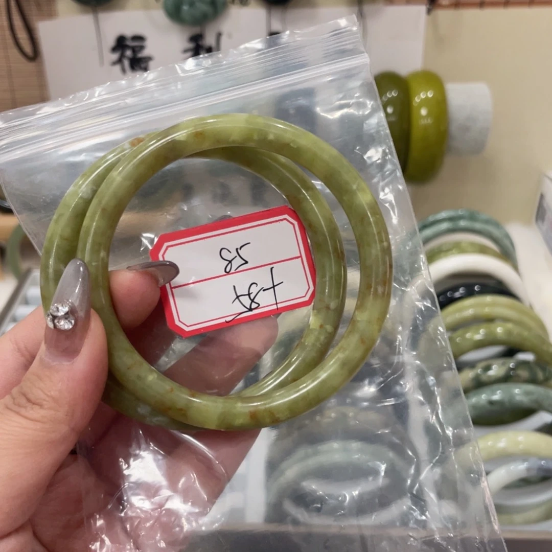 蛇纹石玉手镯未镶嵌