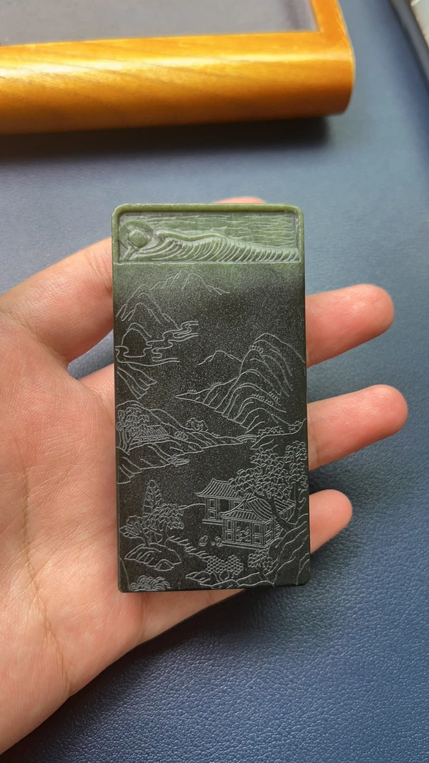 和田玉青玉特色带皮吊坠