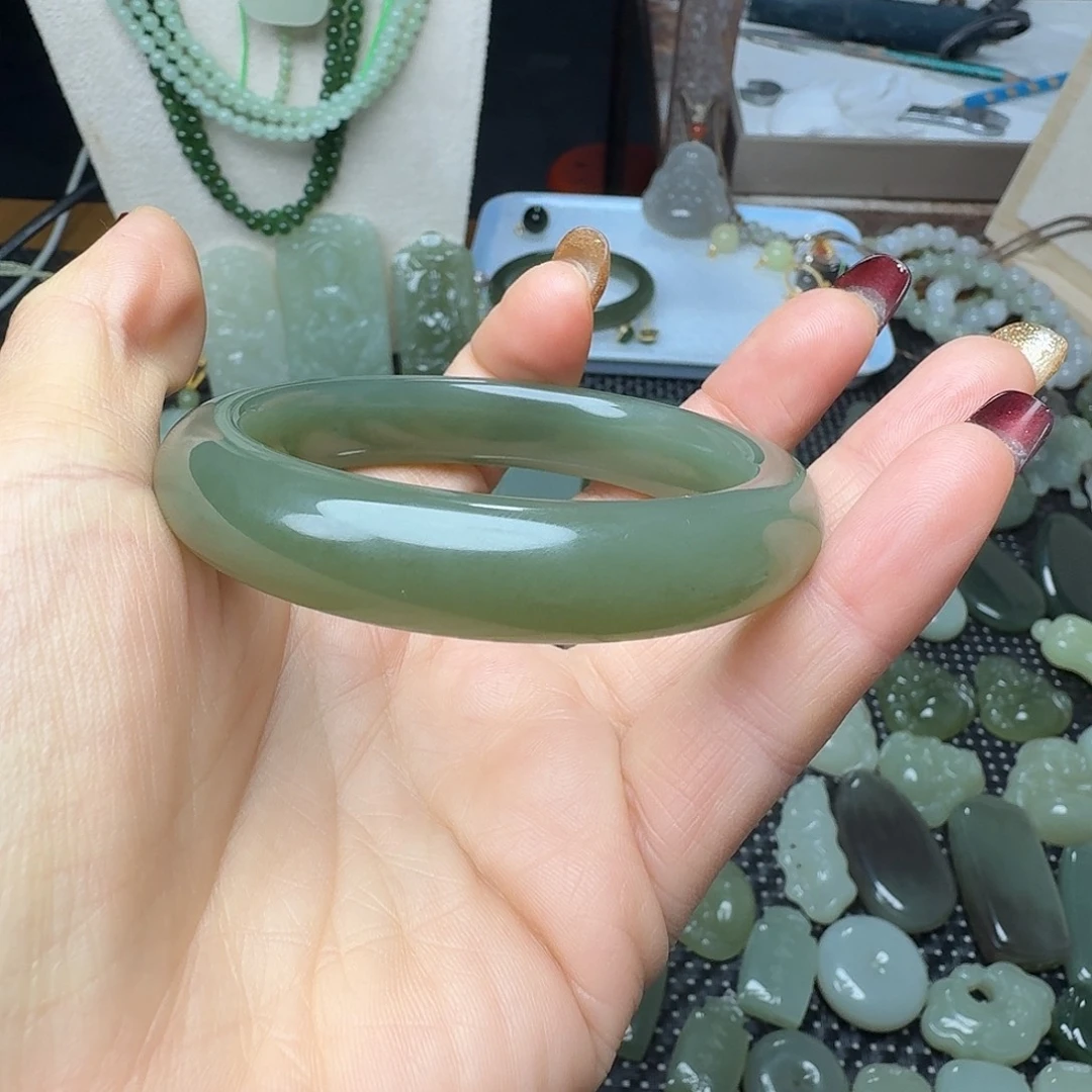 和田玉未镶嵌手镯