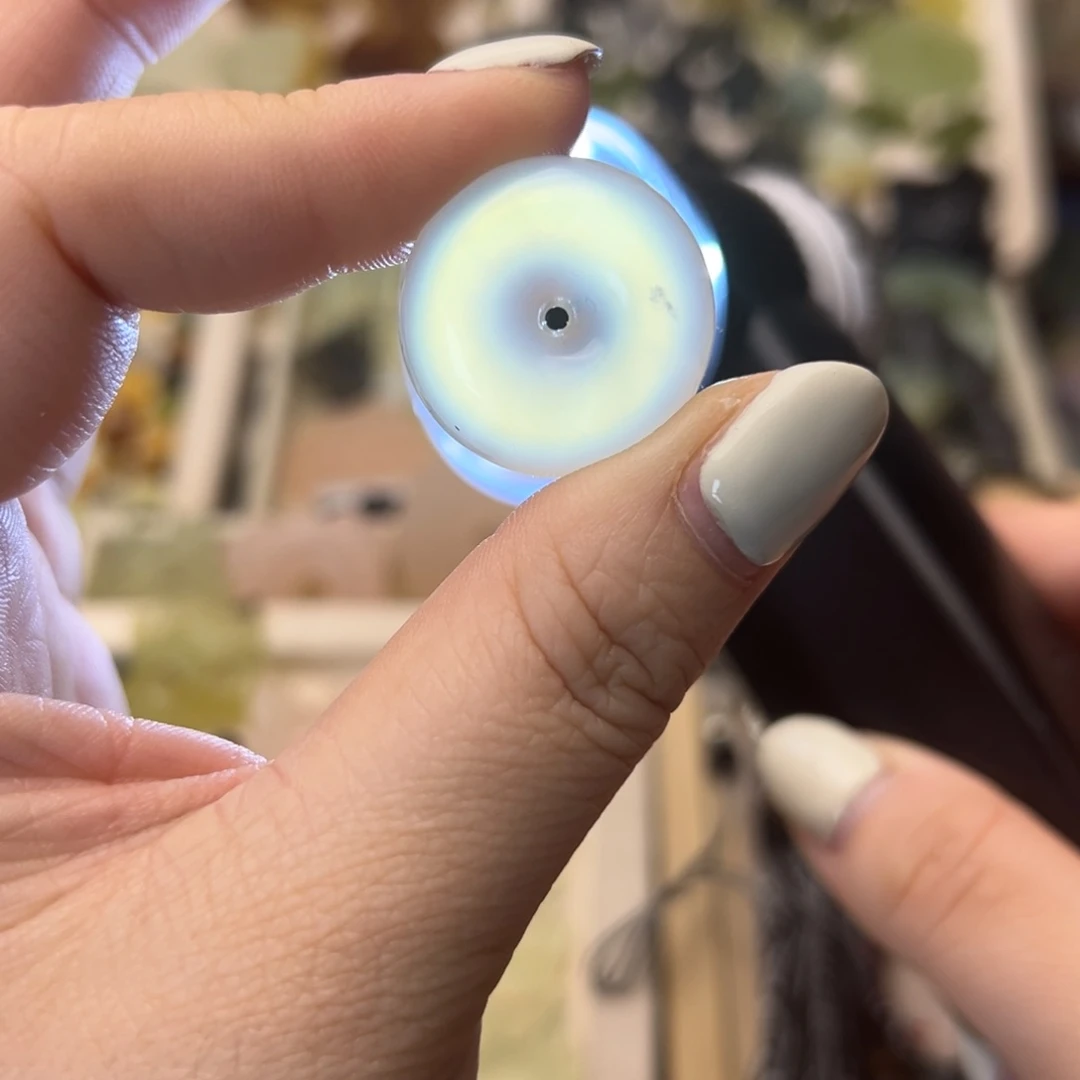 蛇纹石玉颈饰合金