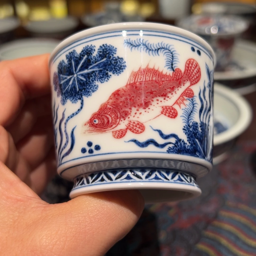 陶精品青花釉里红鱼藻纹龙天杯口径约6.8厘米