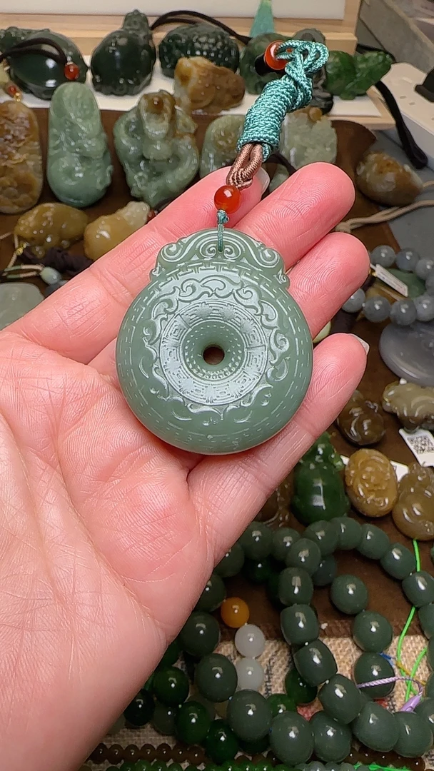 和田玉大平安扣吊坠