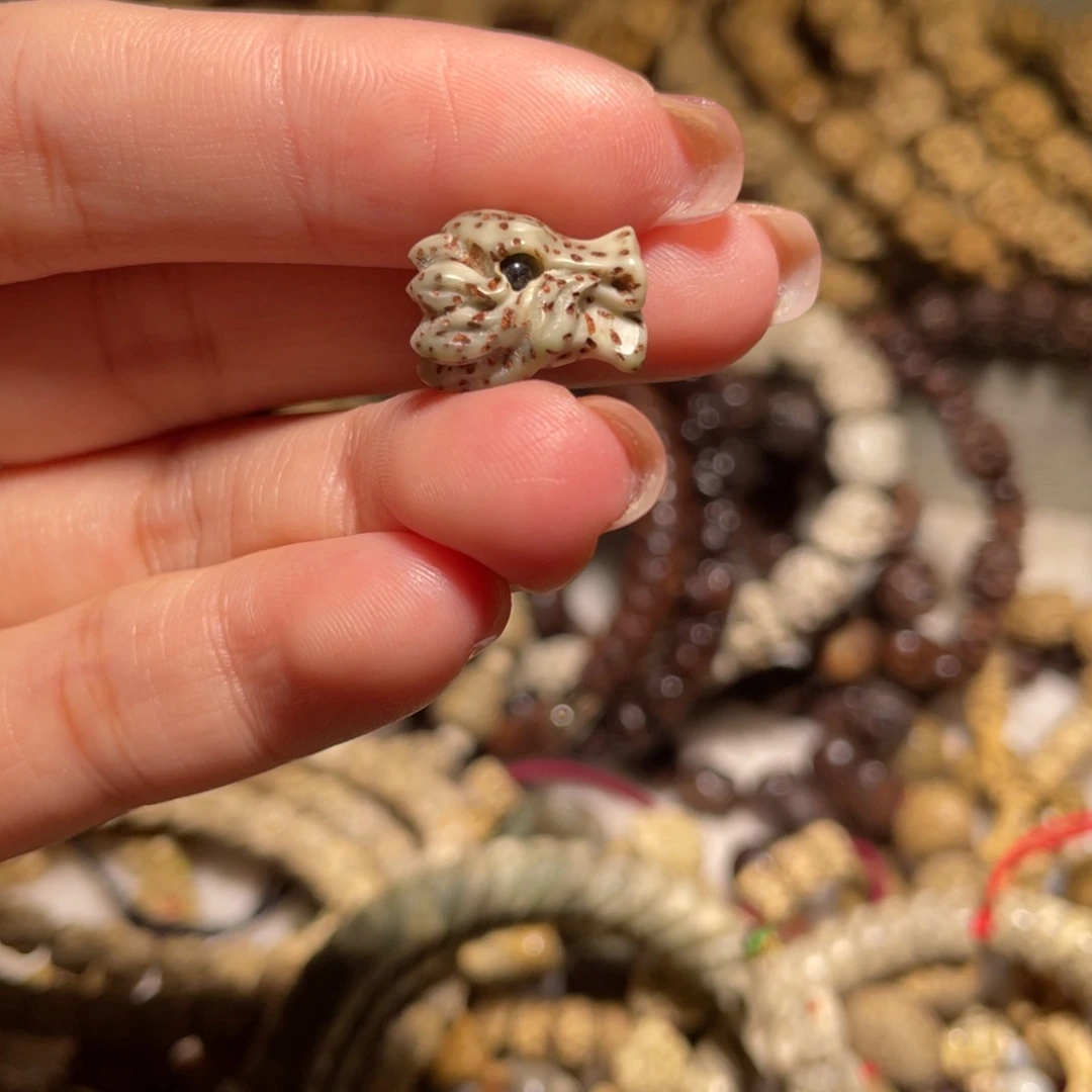 吊坠星月菩提龙头9×8