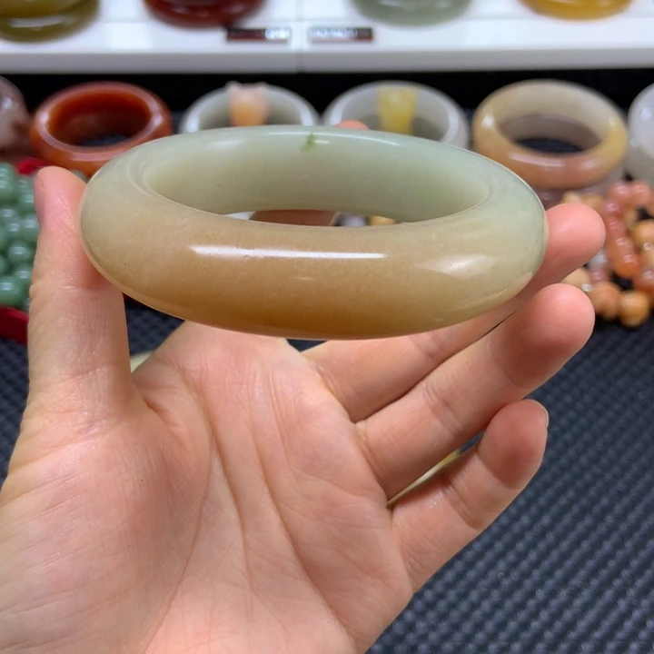 未镶嵌手镯石英质玉