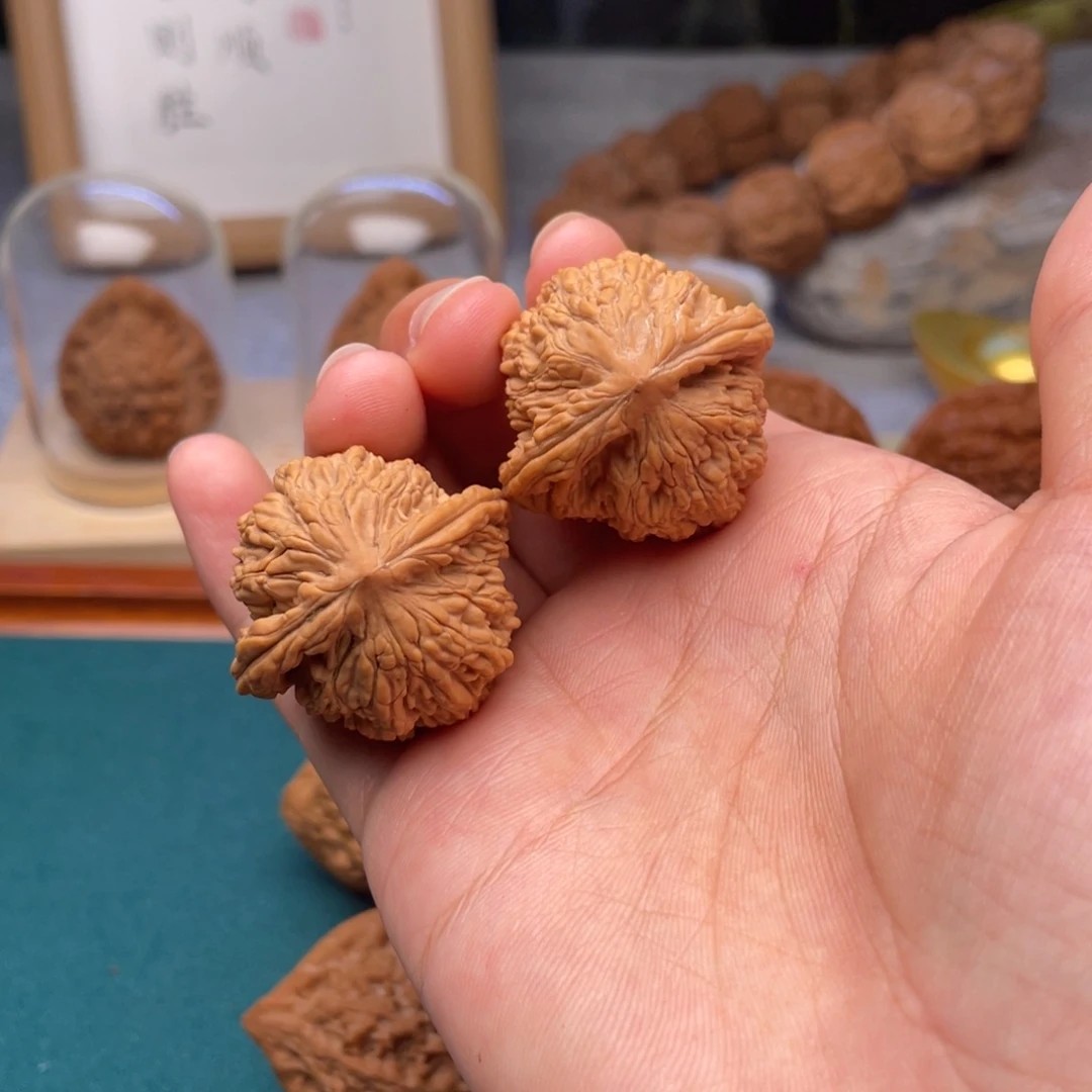 文玩核桃吊坠麦穗虎头