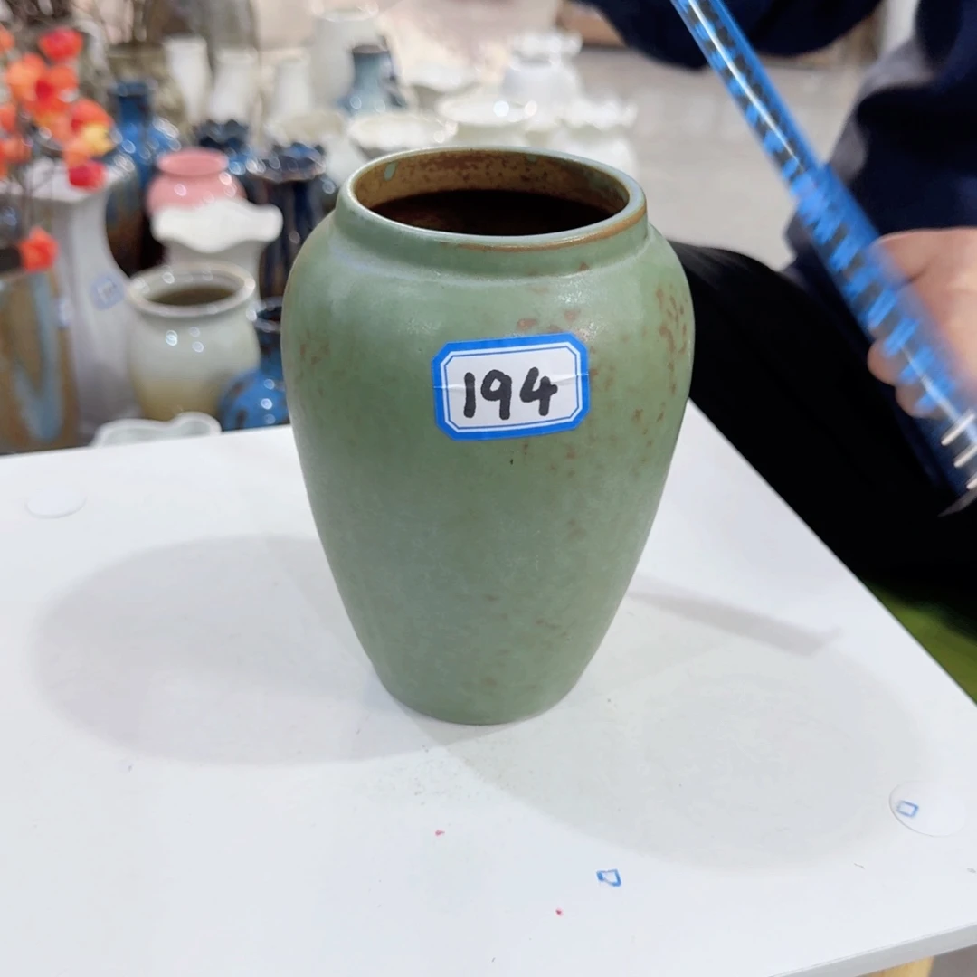 194号小花瓶高15.5厘米微瑕一个