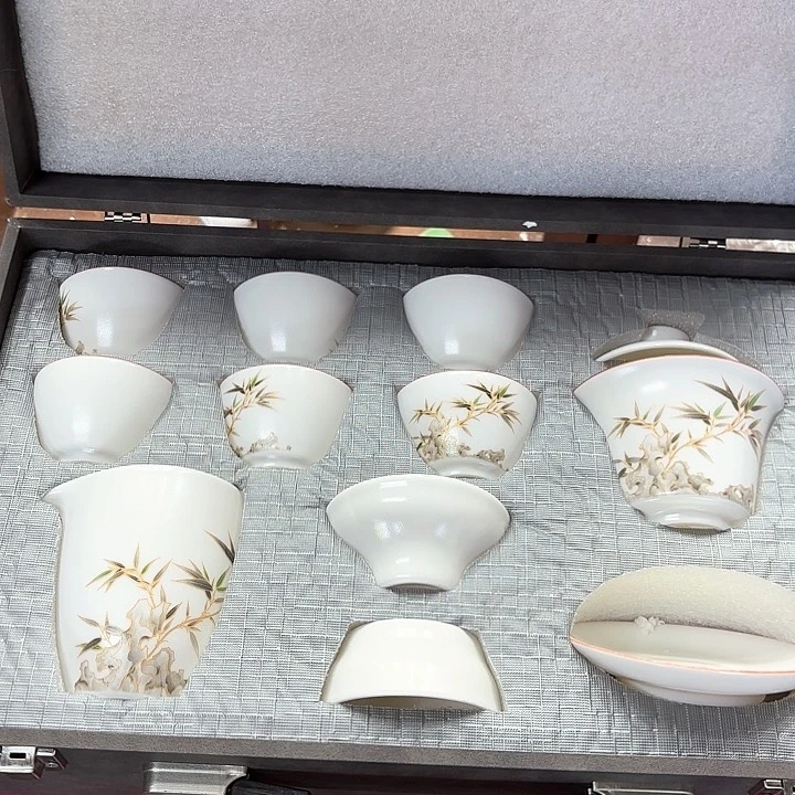 孤品茶具套装等。