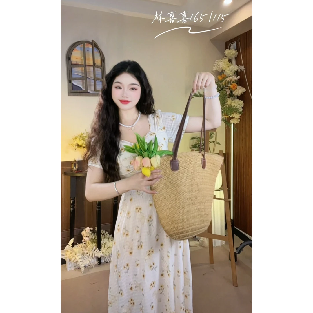 向日葵 设计感百搭连衣裙夏季短袖刺绣法式复古方领连衣裙