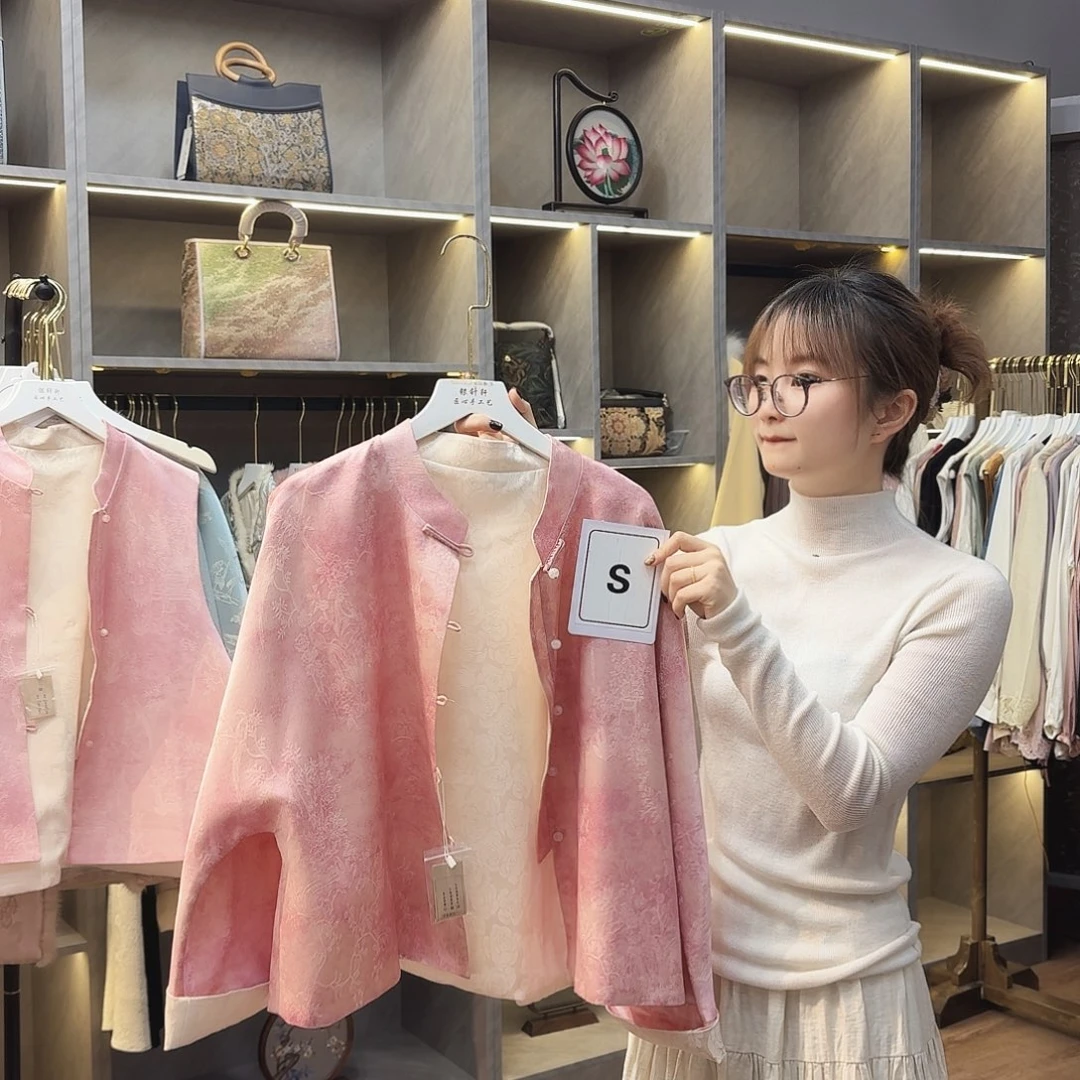 青***水非遗传承人的精神风貌