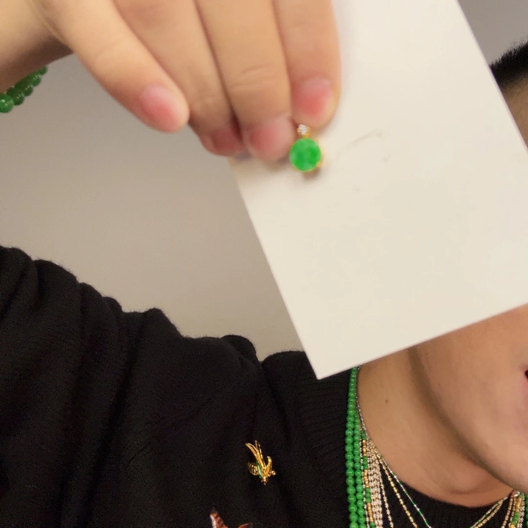 翡翠未镶嵌颈饰一件