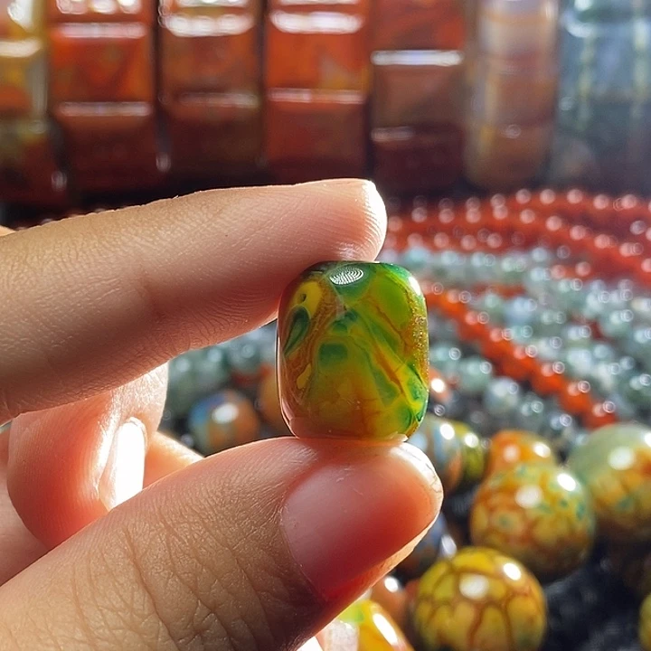 秦***姐玛瑙/玉髓未镶嵌颈饰