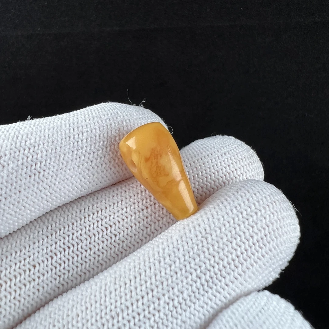 J6905天然原矿蜜蜡 老蜡三通 7.3*19mm 100克价