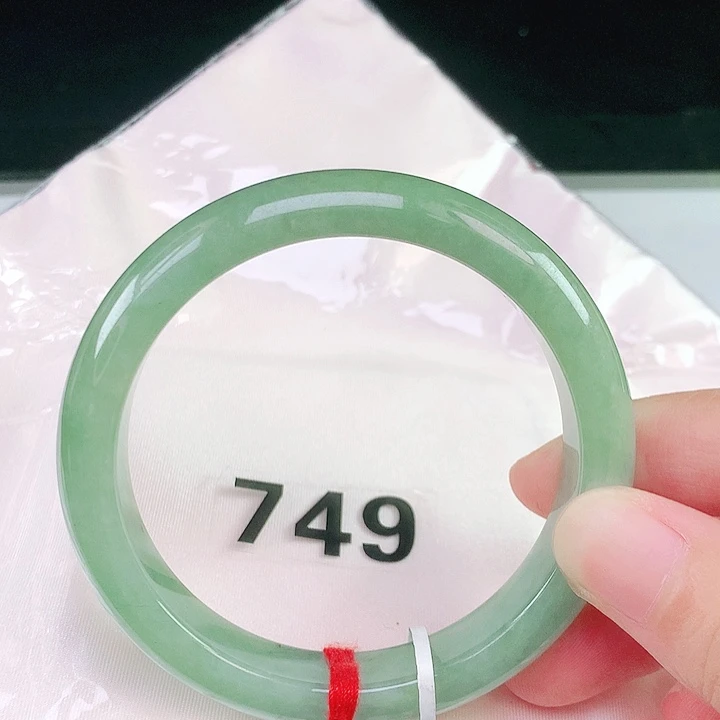 翡翠未镶嵌手镯翡翠手镯