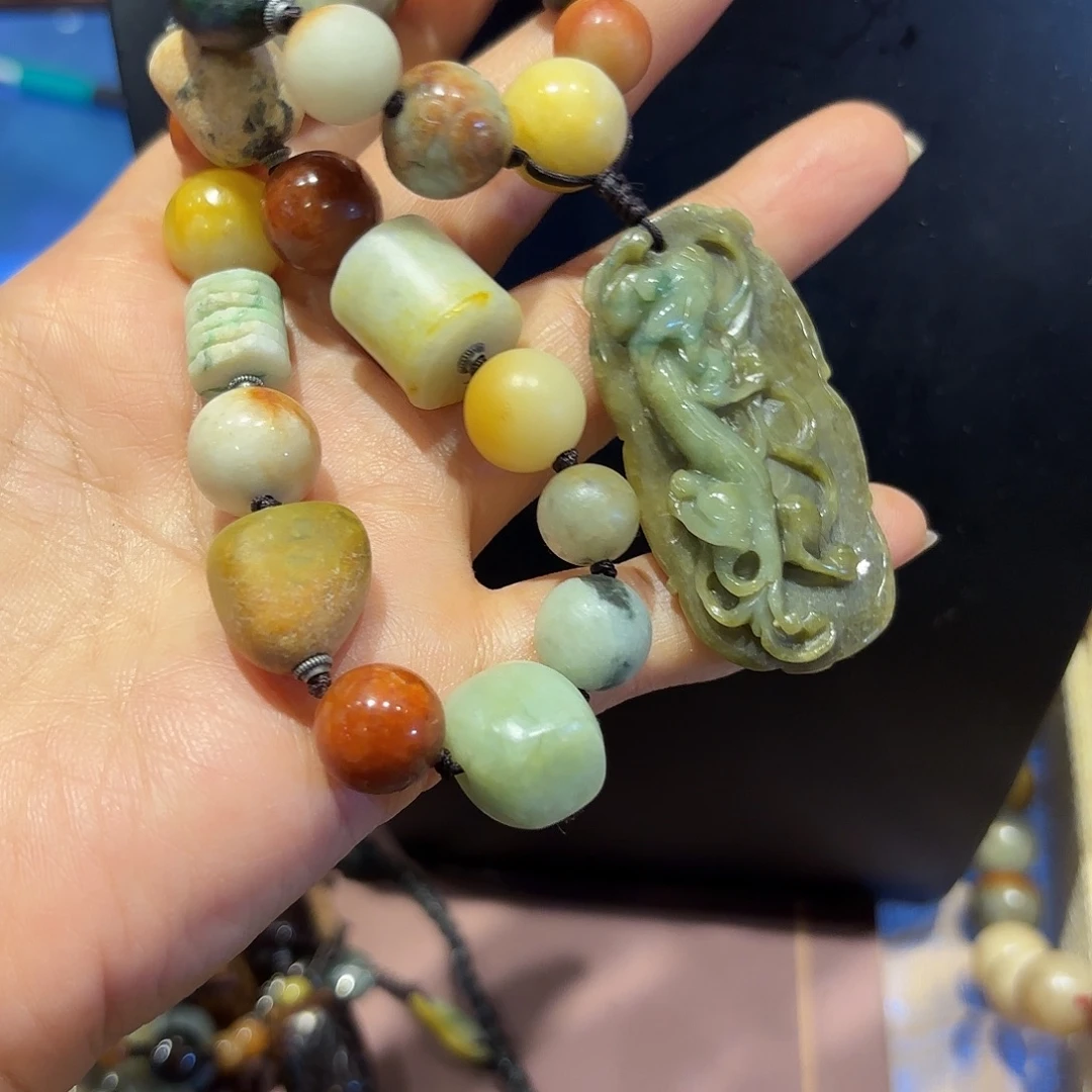 翡翠未镶嵌颈饰我