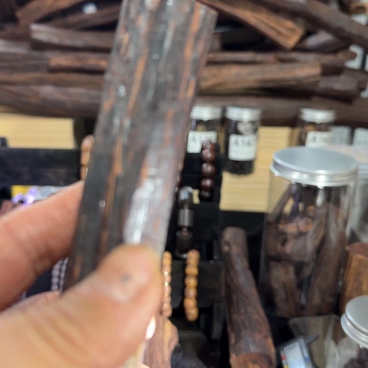 木妥*滴降真香原料一根