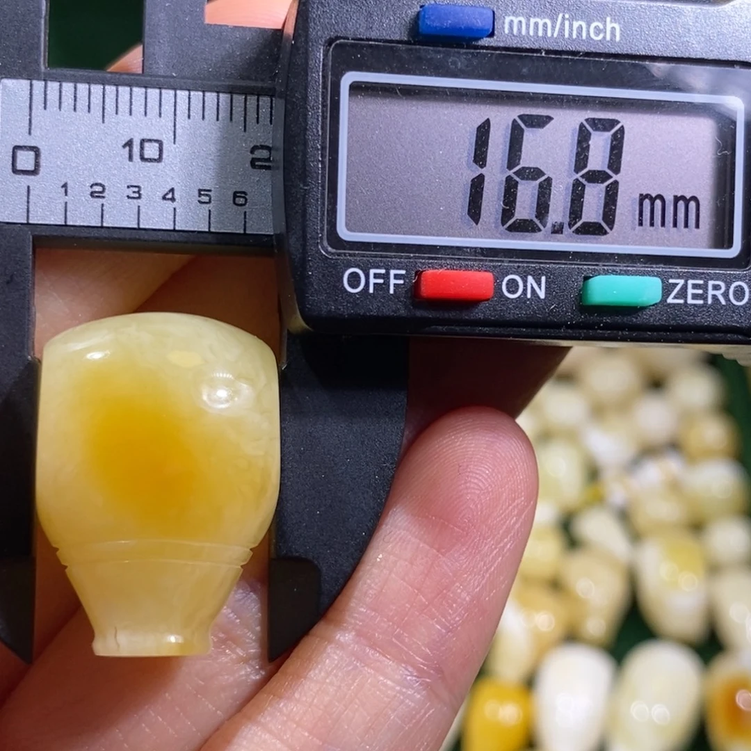 蜜蜡未镶嵌裸石配饰