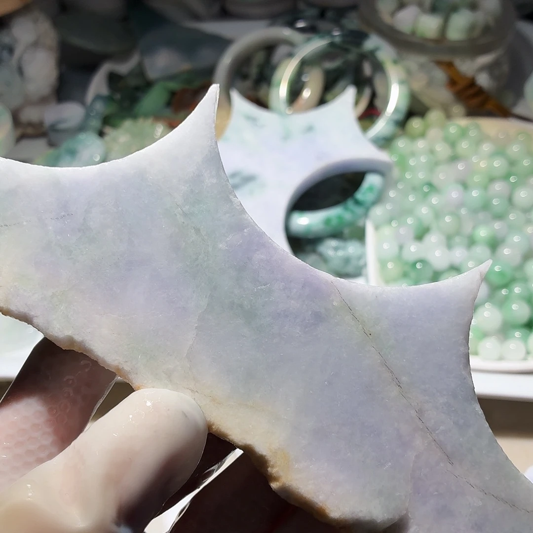 翡翠未镶嵌颈饰边角料