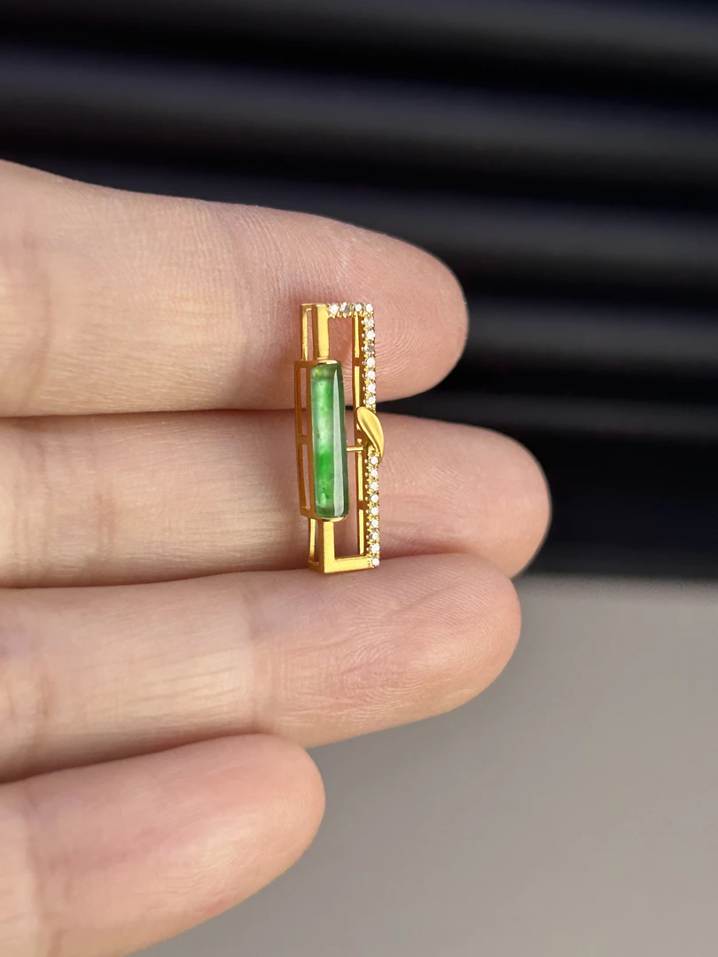 天然翡翠A货18k金镶嵌冰种飘花无事柱竹节设计款吊坠