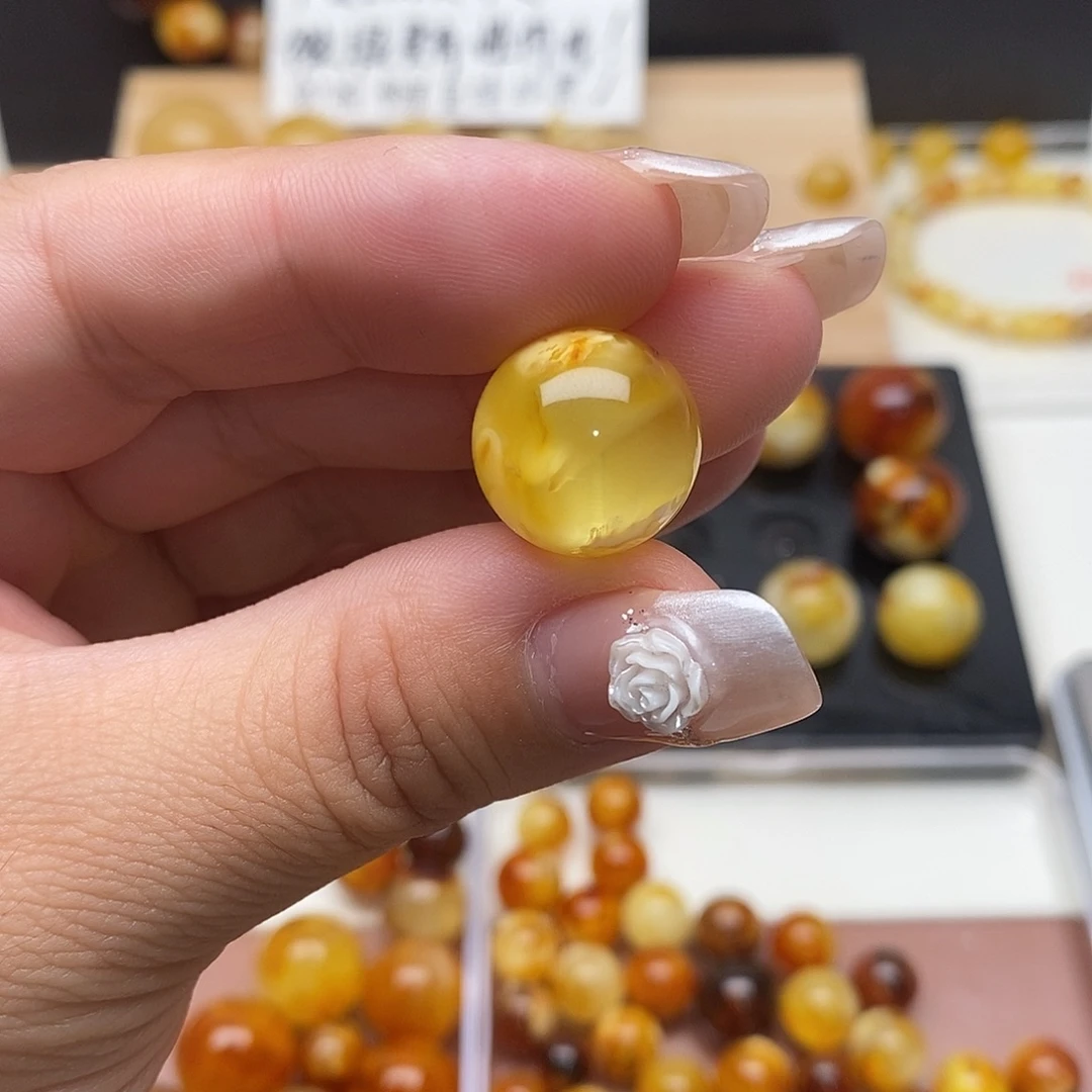 王***豆裸石虫珀未镶嵌蜜蜡