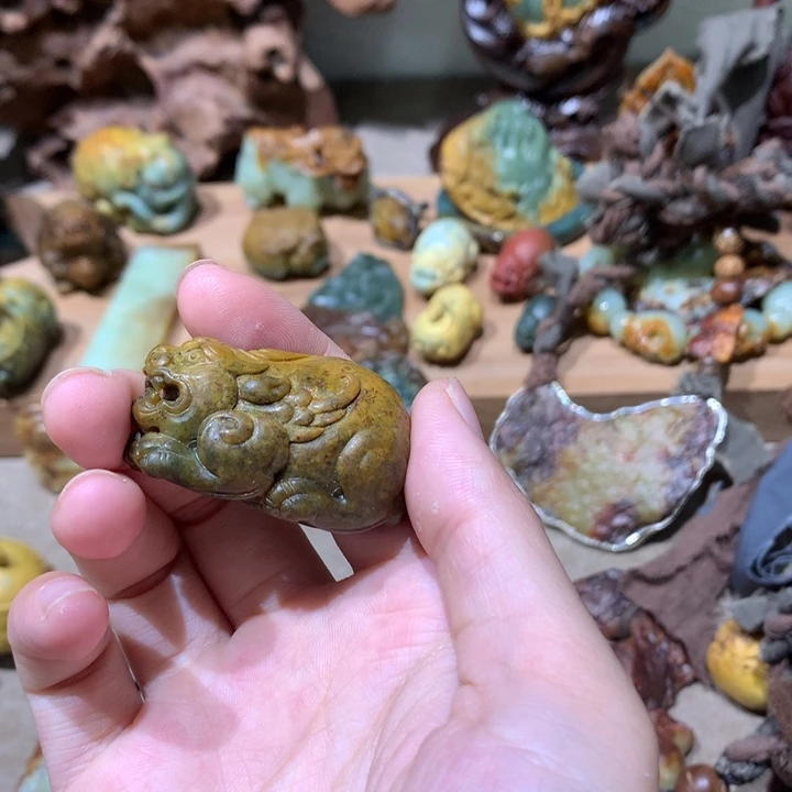 未镶嵌岫岩河磨玉（透闪石质玉）把件
