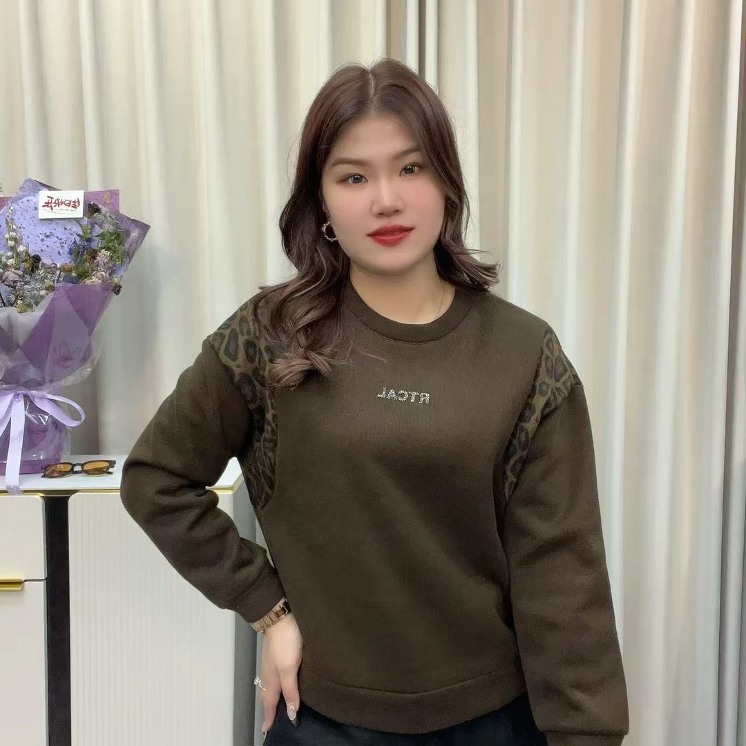 小鑫肝@现货浮力圆领加绒豹纹拼接烫钻时尚百搭卫衣 8606