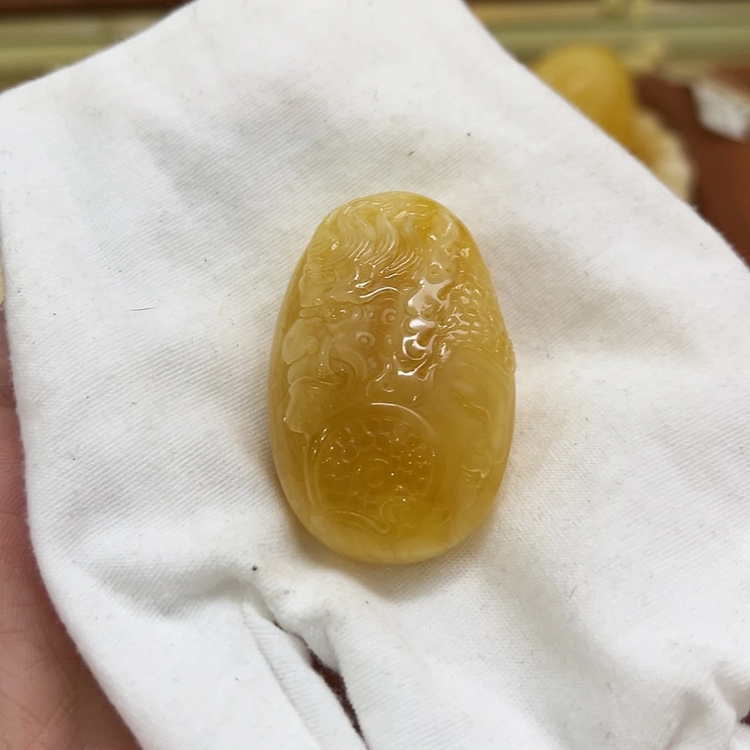 蜜蜡未镶嵌珠宝奇石