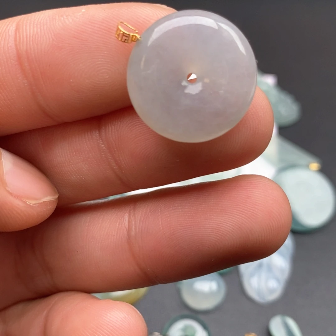 颈饰18K金镶嵌翡翠