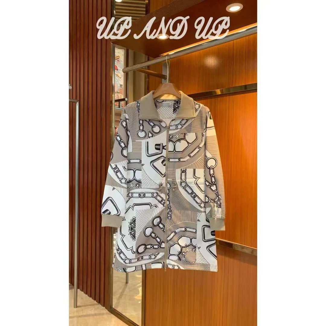 ’期待已久‘链条印花减龄运动少女风立领双拉链束腰连衣裙