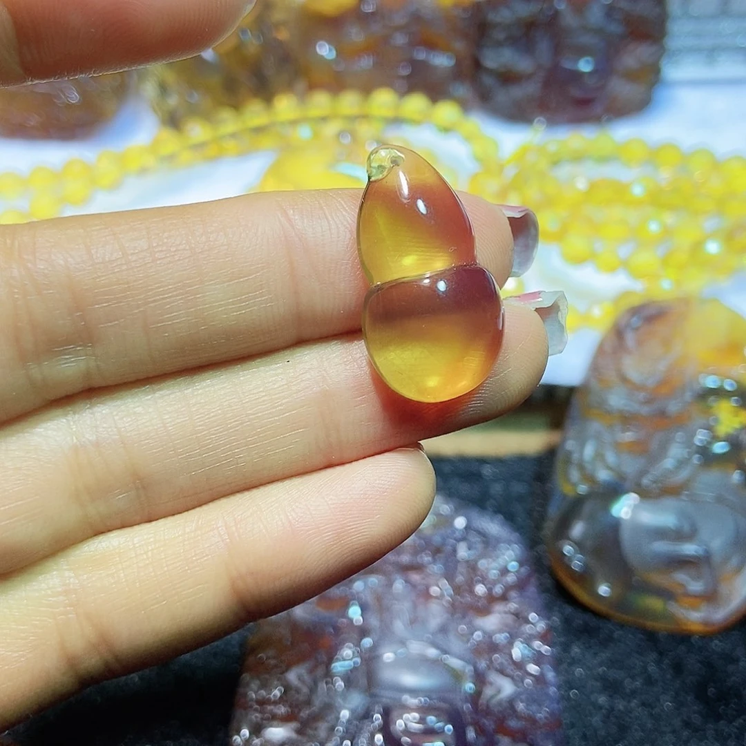 琥珀颈饰未镶嵌葫芦