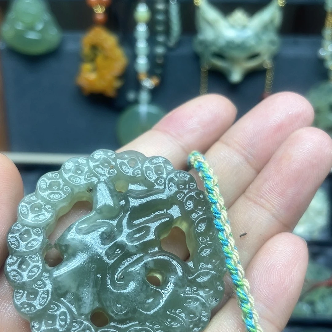 未镶嵌蛇纹石玉颈饰