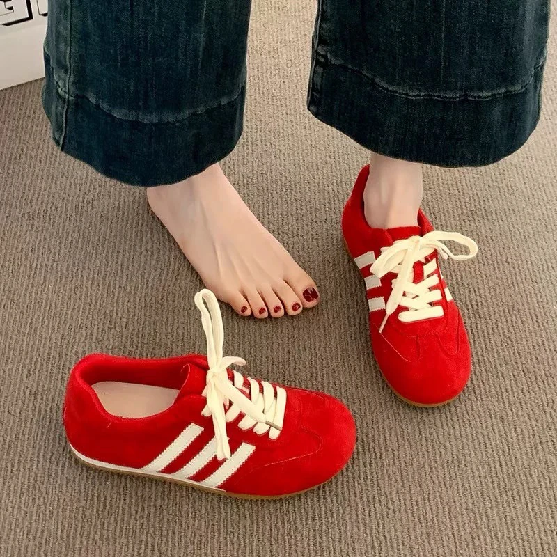 2025年新款的板鞋特别时尚