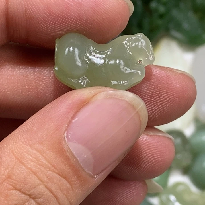 和田玉未镶嵌车挂