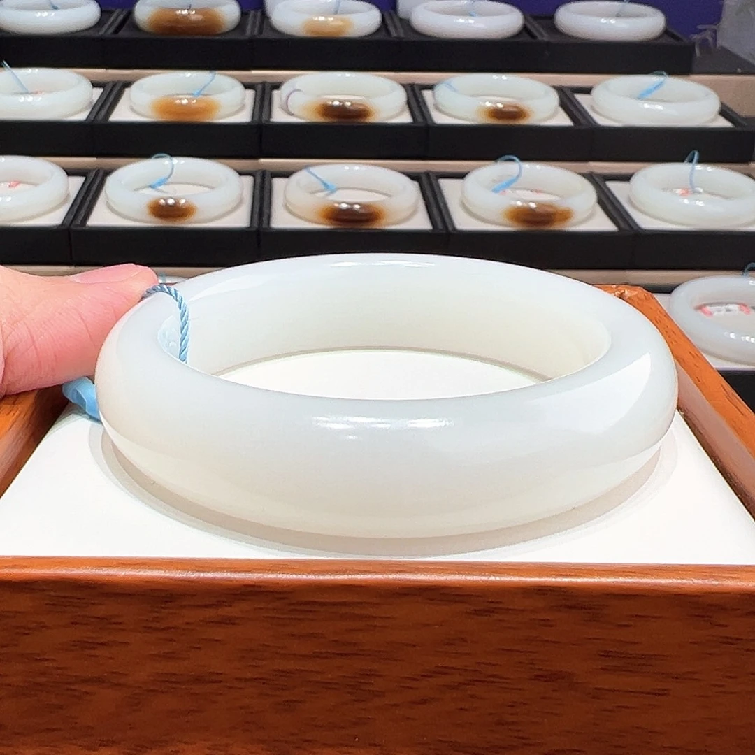 和田玉未镶嵌手镯