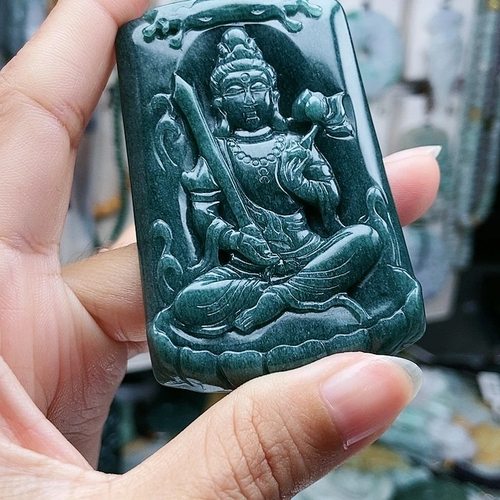 颈饰足铂镶嵌翡翠翡翠