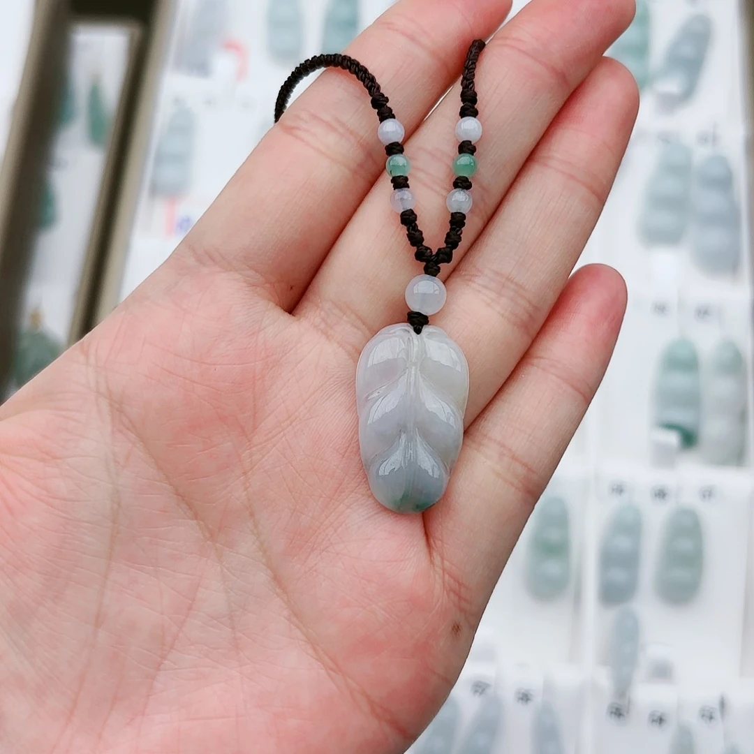 翡翠颈饰未镶嵌叶子