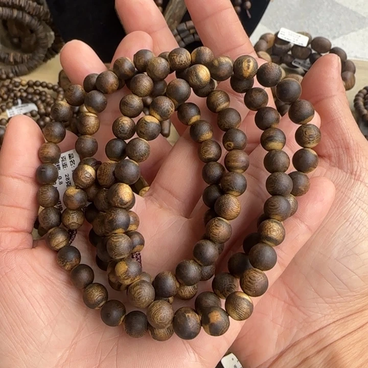 沉香手串莺歌绿多样性发货一条卡 8-28克