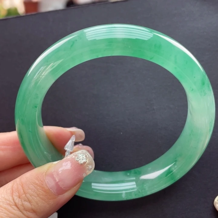 未镶嵌手镯石英质玉