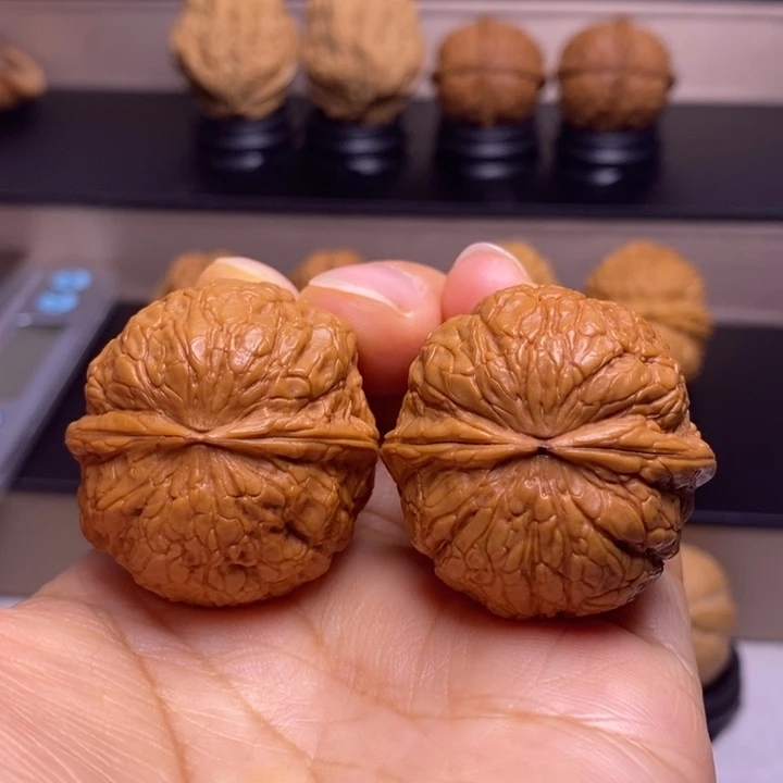 文玩核桃把件金蟒蛇皮球22