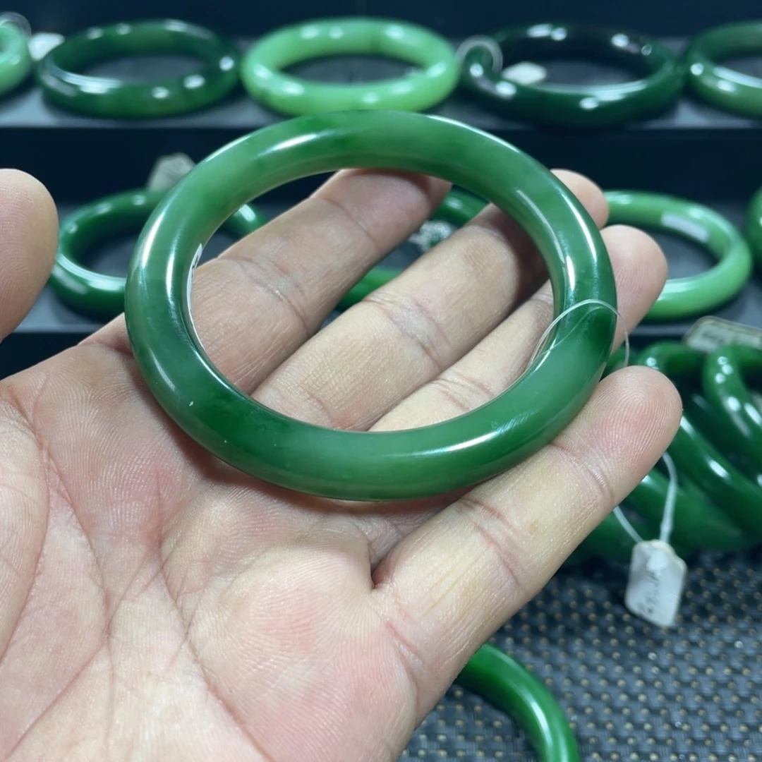 和田玉（碧玉）未镶嵌手镯