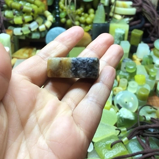 未镶嵌岫玉吊坠岫