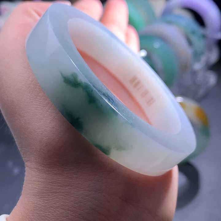 未镶嵌翡翠定制翡翠牛奶飘花