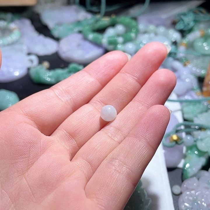 翡翠未镶嵌颈饰温***蔻天